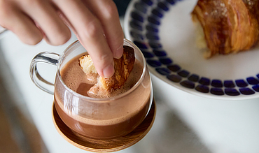 朝１杯の、“飲むハイカカオ”習慣 | 毎日のポリフェノールをホットチョコレートで