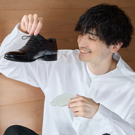 大事な革靴に、ニオイ・湿度管理マイスター｜博物館の壁にも使用、湿度60％をキープ