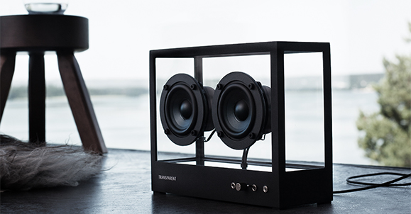 スピーカーを“飾る”愉しみ｜オブジェのようなガラスから生まれる、胸に迫る音