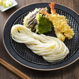 浮かせたら、もっと美味しい！｜美濃焼と新潟・燕の金網が融合した、モダンプレート