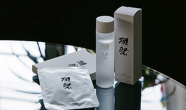 銘酒「獺祭」で、引き算スキンケア | 「純米大吟醸　磨き二割三分」の酒粕エキス配合