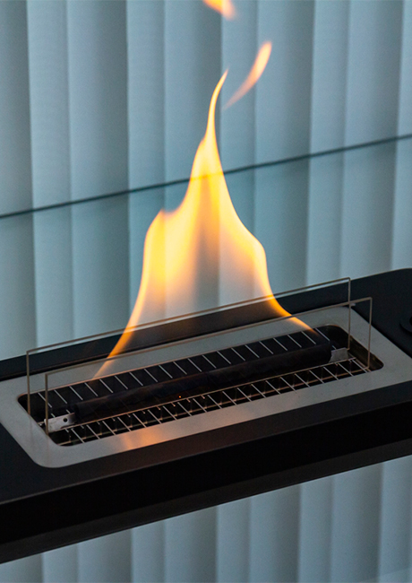 リビングで“焚き火”を囲もう｜安全な燃料使用、煙が出ない、テーブルに置ける