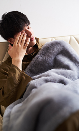 “癒しグレー”が叶える、あったか快眠空間｜ふんわり毛足1.7㎝のメリノウールが気持ちいい