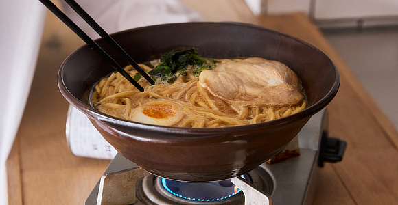 まかないの台所から、「うつわ革命」｜直火OK ！「作る・食べる・片付ける」をひとつで