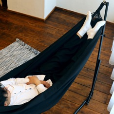 窓を開けて昼寝に最高（柿山）