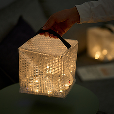 “どこでもランタン”で充電も！